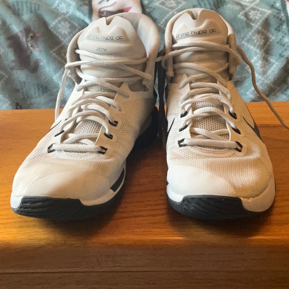 Men’s Size 9.5 Nike Prime Hype df 2016 BasketballShoes. Swoosh missing see pic - Picture 2 of 7